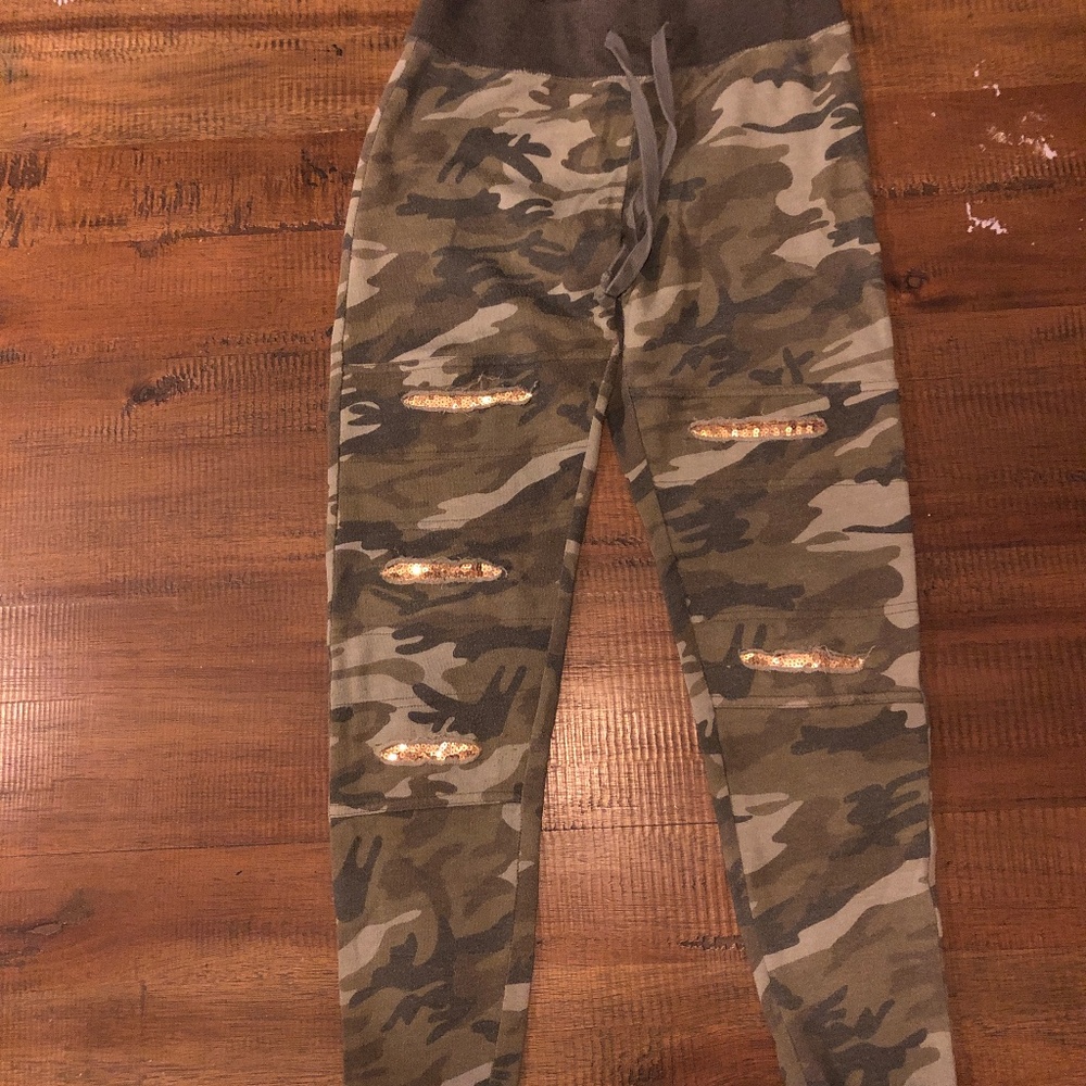 Cute girls camo sweatpants